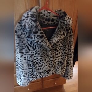 Fabulous Fur's Women's Leopard skin pattern, short Coat. size Medium